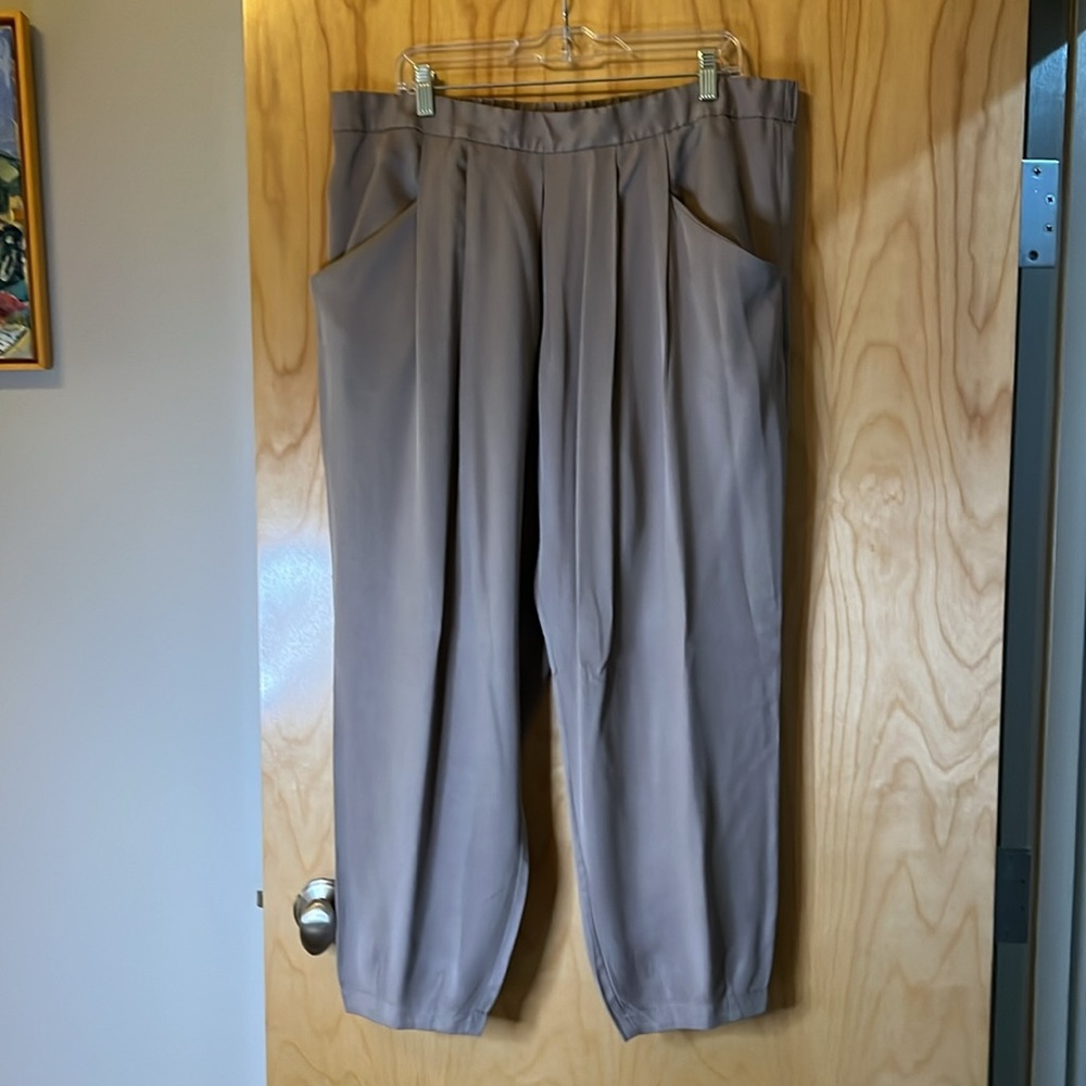 Eileen Fisher XL Taupe elastic pull on Tencel pant pleated front & tapered ankle